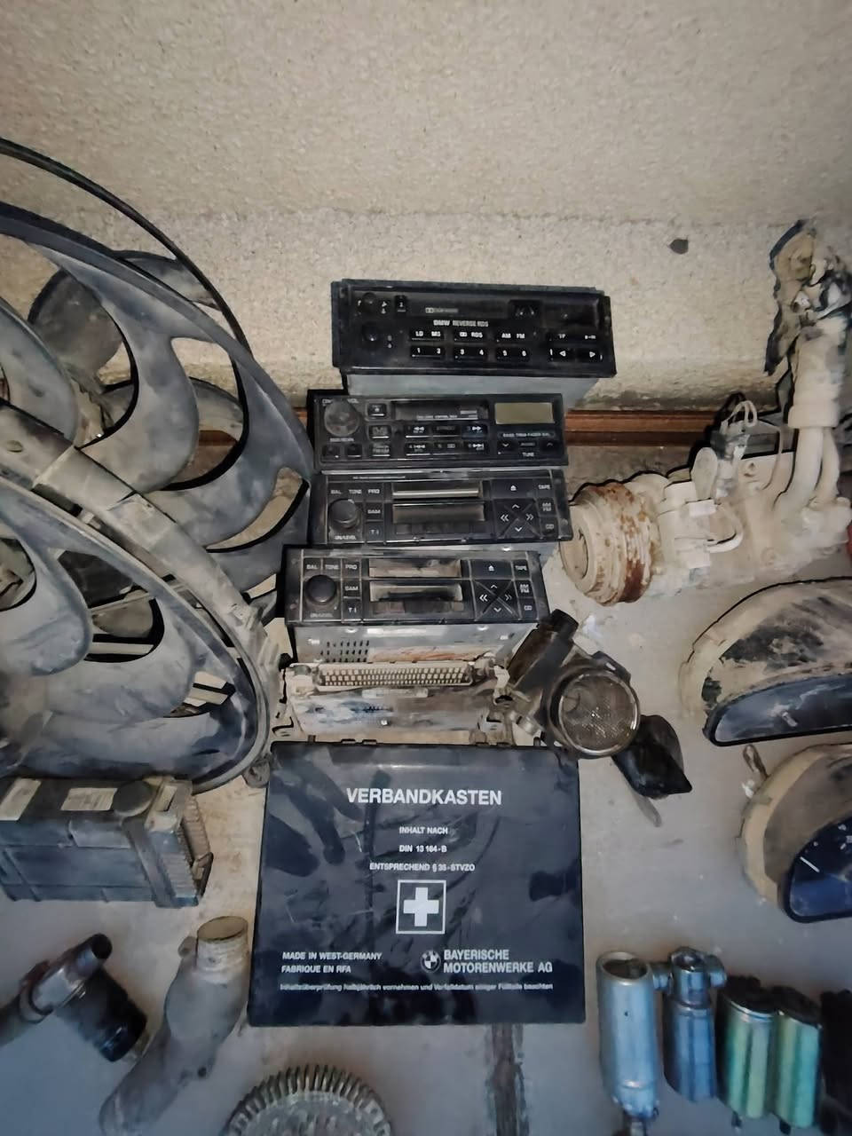 السلام عليكم غراض بيم للبيع كلها للستفسار ***********
