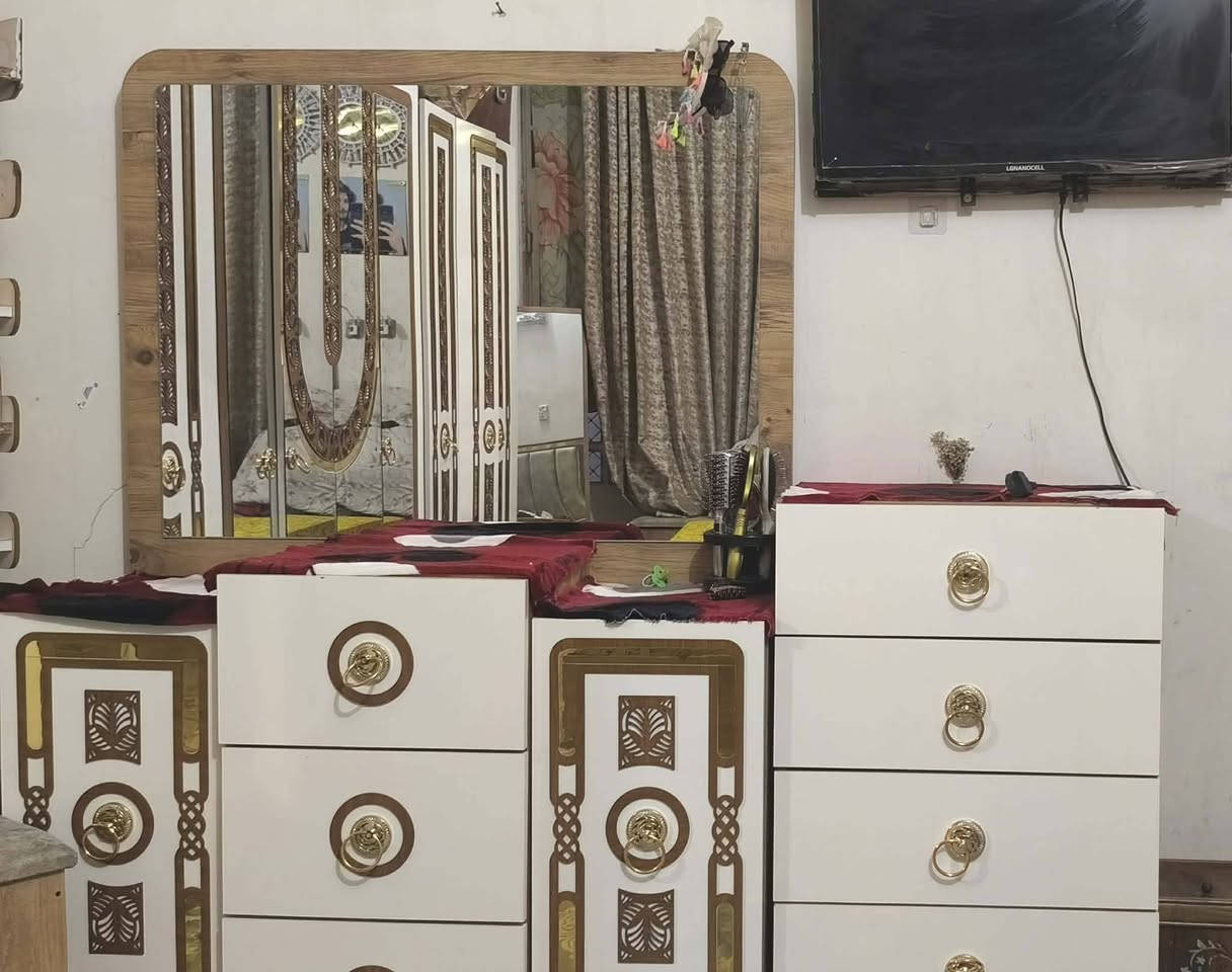 ***********
شراي يتفضل واتساب 
غرفه ٩ قطع وياهه الدوشك سعر مناسب عنوان بغداد الشعب نظافتهه ٩٠%
