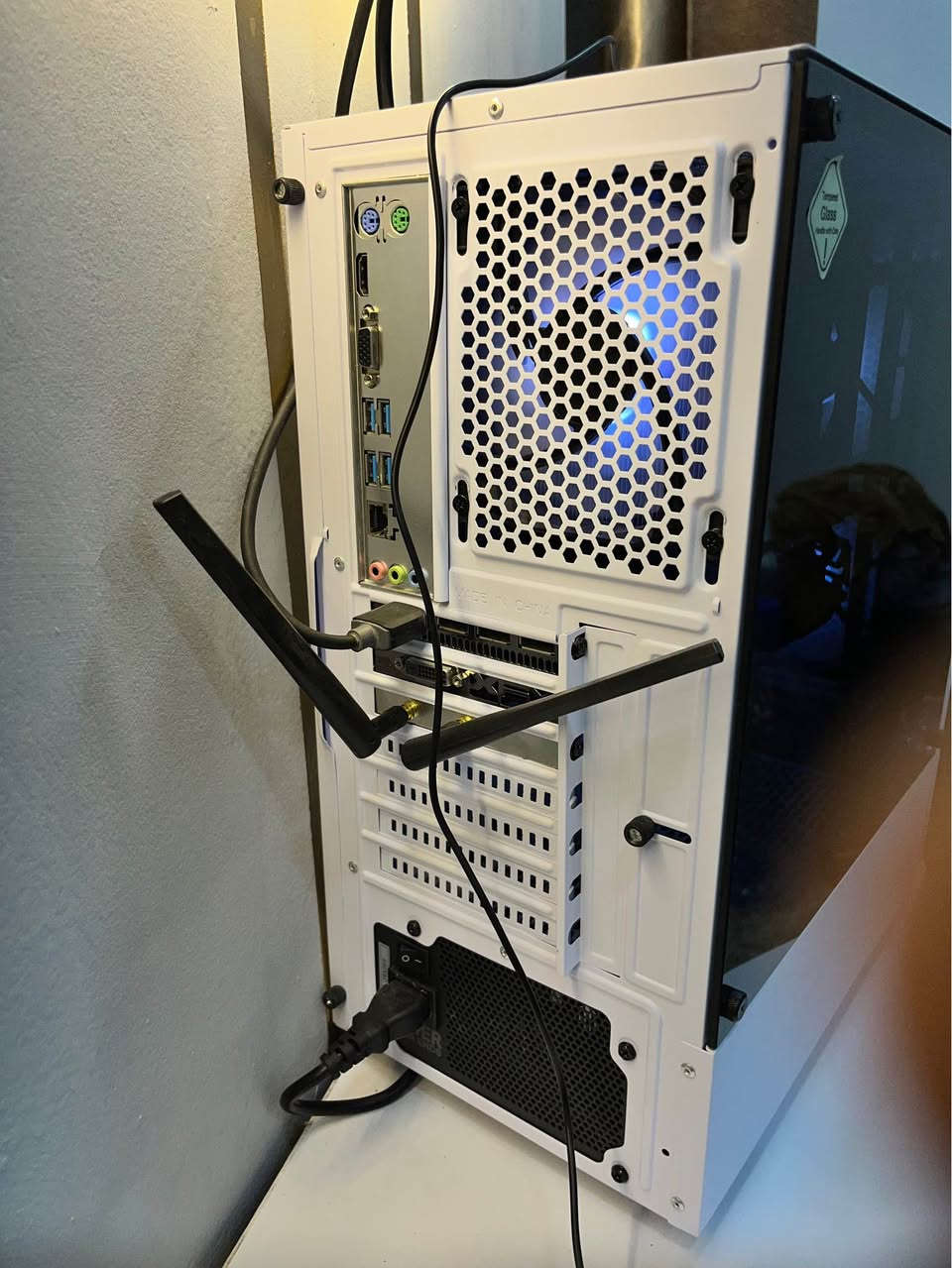 حاسبة كيس جديدة غير مستعمل 
رايزون 5 
كرت rx580  8g    كسر سرعة دبل مروحة 
مبرد غازي 
مراوح عدد 3 ار جي بي 
رامات ddr4 16g سرعة 3200
هارد 256ssd    M.2 
بور سبلاي 550واط حقيقي 
كرت واي فاي دبل اريل 
طبعن جديدةً غير مستعمل فقط منصب عليهة وندز 
مكاني بغداد دورة مهدية الثانية 
***********استفسار واتساب بغداد, العراق
