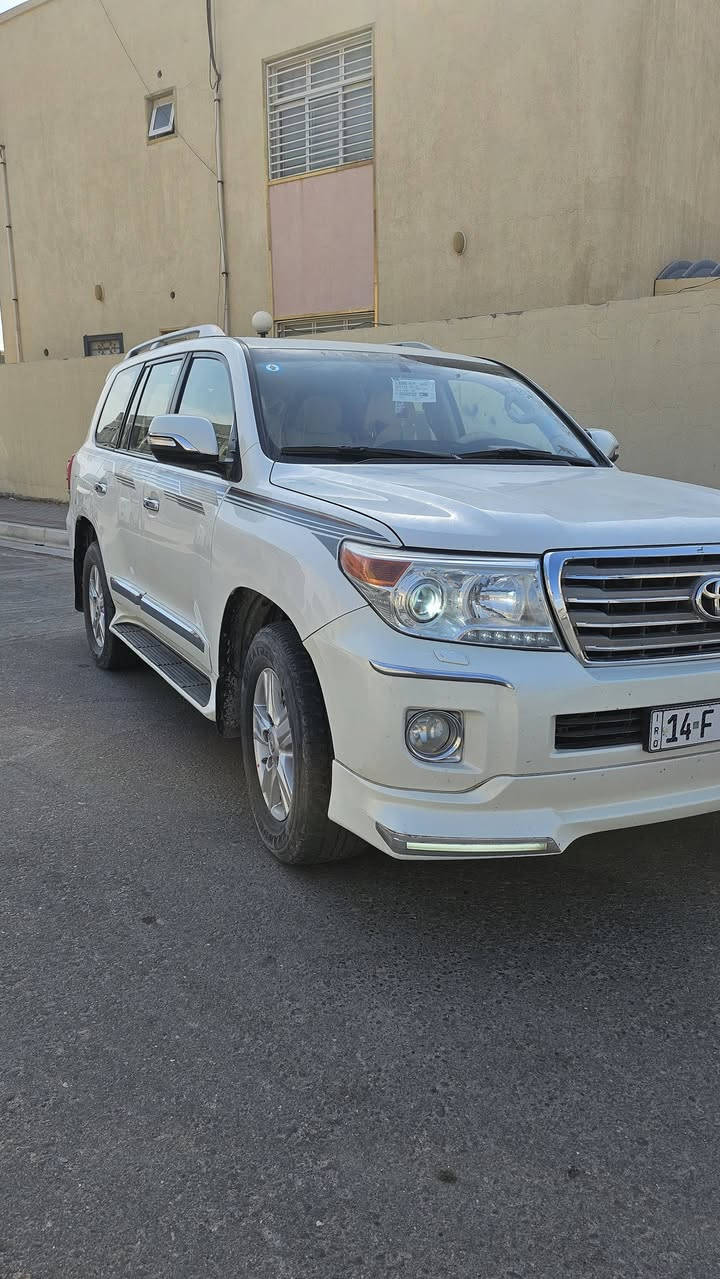 السلام عليكم
لاندكروز موديل 2014 محرك ٦ سلند ماشية 177 ألف 
السيارة مكفولة من الصبغ والتبديل ما عدا تعديل بارد بالجاملغ الامامي الأيسر فقط والباقي كفالة 
السعر 380 وبيها مجال حك الجية ***********
