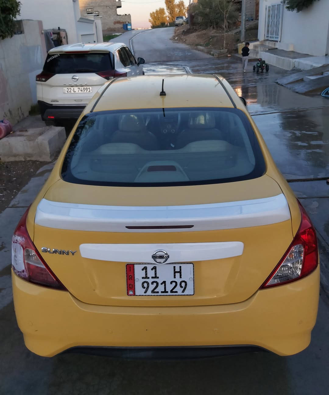 السلام عليكم مكلف بالنشر نيسان سني للبيع موديل 2018 السنوية نافذة لغاية 2030  ضربتها طخه خفيفة ومعدله عالبارد الجاملغ الخلفي صور السونار موجوده بالمنشور للاستفسار ***********
