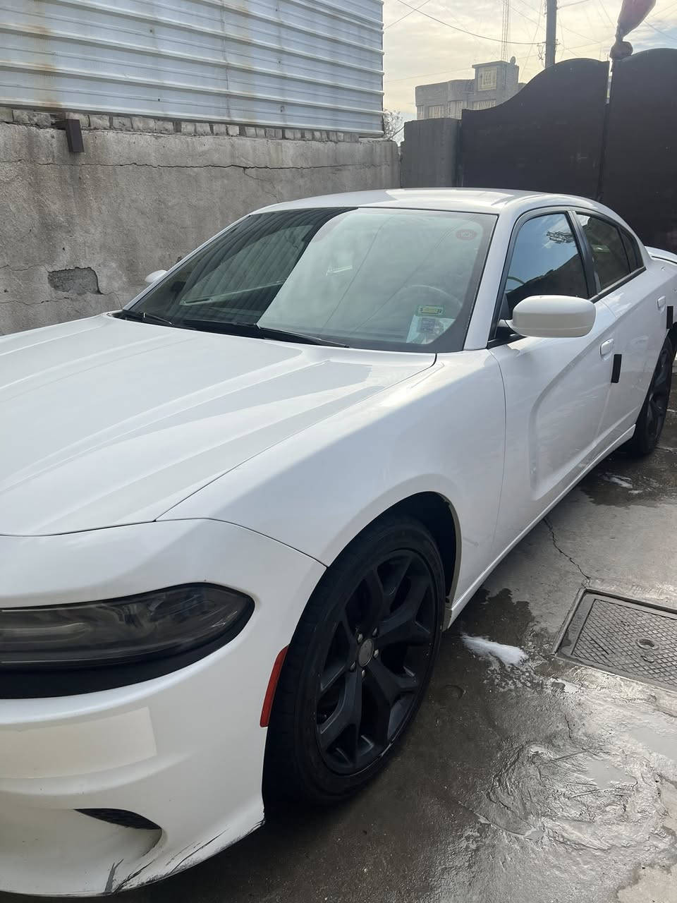 السلام عليكم جارجر 2019 كلين هنا صار صبغ الباب الأمامي ماشية 135 ميل العنوان بغداد هاتف ***********
