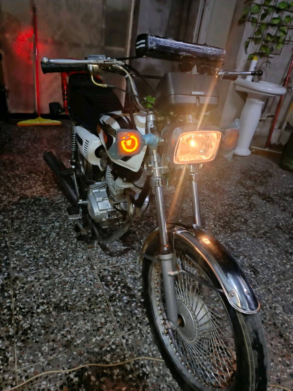 سلام عليكم شباب دراجه ايراني 🇮🇷نوع تايكر اربعه كير موديل 21كهربائياة كلها شغاله نكره هندر دبلات كلها شغاله دراجه حلوه ونضيفه مكاني بغداد الجديده متوفر واتساب 