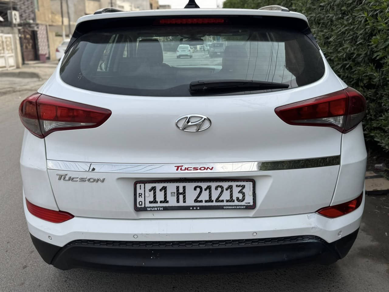 السلام عليكم 
توسان خليجي للبيع 
⚔️ الموديل 2017
⚔️الون ابيض 
⚔️بيه جاملغ عكس السائق صبغ ودعاميه خلفيه وتعال افحص واخذ سونر افظل اني مماخذله سونر 
⚔️محرك 2000دوش بحاله جيده
⚔️كير اوتو ماتيك تبترونك 
⚔️بانوراما طكتين
⚔️مري كهرباء وشفط واشاير بل مري
⚔️اربعا ويل كب 🛞🛞
⚔️بلوجكتور لد 
⚔️بصمه تشغيل 
⚔️تحكم ستيرن جهتين 
⚔️شباك نيكل 
⚔️شاشه اندر ويد لمس🖥️🖥️
⚔️تبريد خير من الله ❄️❄️
⚔️داخل صحراوي مغلف جلد 
⚔️حساسات خلفيه 
⚔️سبير منازل 🛞🛞
⚔️حاليه رقم انكليزي وسنويه الى 2030 وهزه بشهر 1 تسقط
⚔️السياره ماشيه 108 الف كم حاليه وقابله للزياده 
⚔️رقم بغداد انكليزي حاليه سنويه جديده 
⚔️ملاحظه من اشتريت السياره صاحبه كلبي بيه فقط جاملغ 🔚عكس السائق صبغ ودعاميه خلفيه اني ممسويله سونر 
🔚العنوان الغديرساحة ميسلون 
💵💵السعر 178ورقه وقرقه وقابل للتفاوض 
📞📞رقم الهاتف ***********
