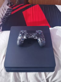 للبيع بلي ستيشن 4 سلم (PS4 Slim) - حالة الوكالة أونلاين  للبيع جهاز PS...