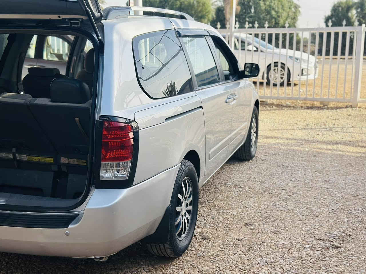 سلام عليكم 
البيع كيا سيدونا 
مودل 2014 
رقم بغداد الجديد دولي11
حادث جملغ مامي وشويه الباب 
اتصال ‭٠٧٨٣ ٨٧٠ ٧٩٥٤‬
