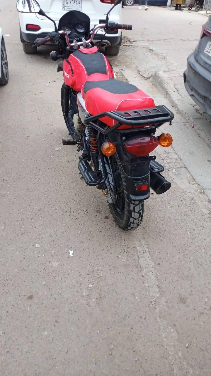 السلام عليكم شباب بوكسر 23 دراجه مرقمه تحويل ثاني يوم    نضيفه مجفته جديد شركه دراجه خير من الله  السعر 2 ونص مليونين ونص وبيه مجال حك الجيه  رقمي ***********
