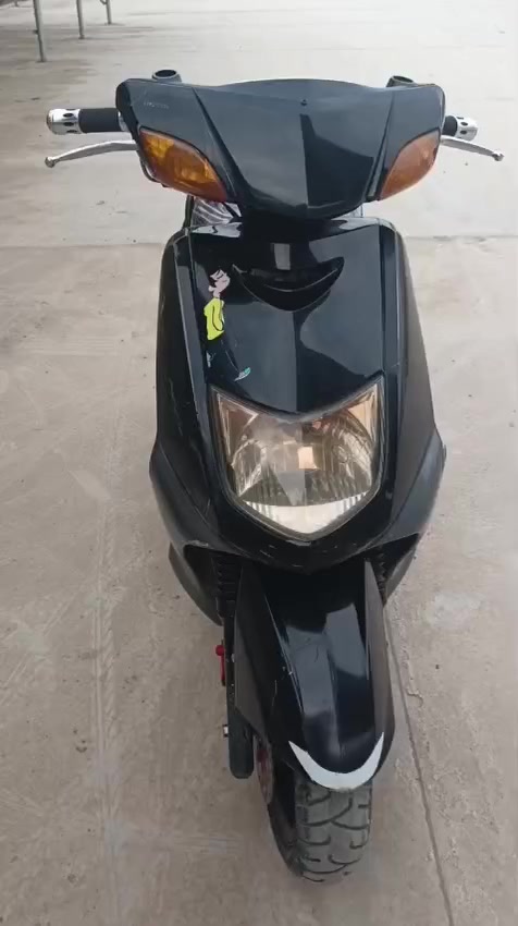 سلام عليكم شونكم شباب عندي سكنس نثيه ما كلك جديده بيها شويه ملاحظات   بيها كابريتر يخربط شي قليل  محرك ما مفتوح بريكات  سرعه 110 صالنصه كله شغال سعر الدراجه 550 وبيها مجال  مكاني ابو غريب حي الصديق ***********
