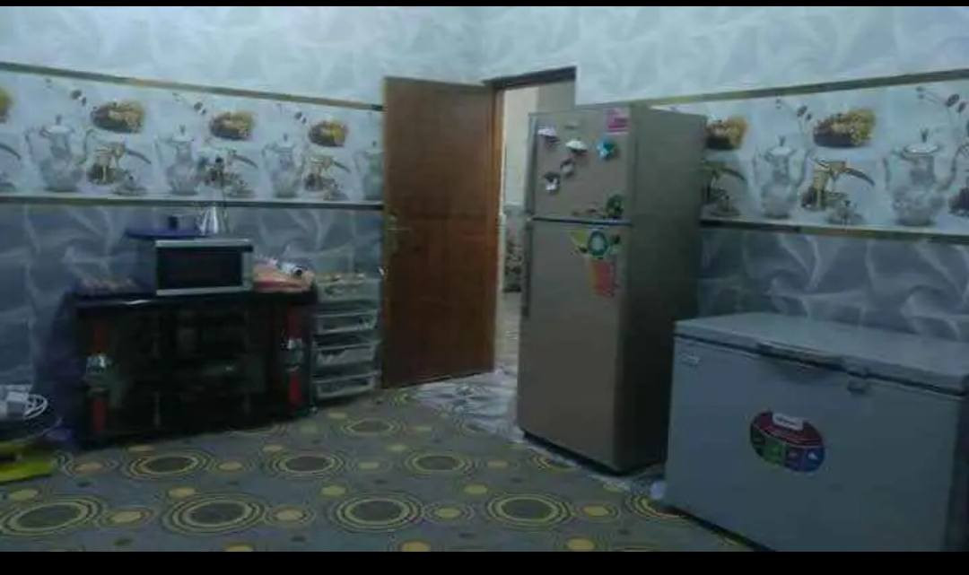 بيت مساحته 200متر ومساحة البناء 173متر
طابو زراعي سهم عراقي وكالة وبيها نسخة من المحكمة ..يبعد كيلو متر عن الشارع الرئيسي 
يحتوي على غرفتين منام وصالة كبيرة واستقبال 
وحمام ومطبخ وتواليت داخلي وخارجي وكراج 
المنطقة تتوفر فيها كافة الخدمات 
منطقة ابو الخصيب/ابو الجوزي 
السعر 90 مليون وقابل للتفاوض 
للاستفسار ***********
