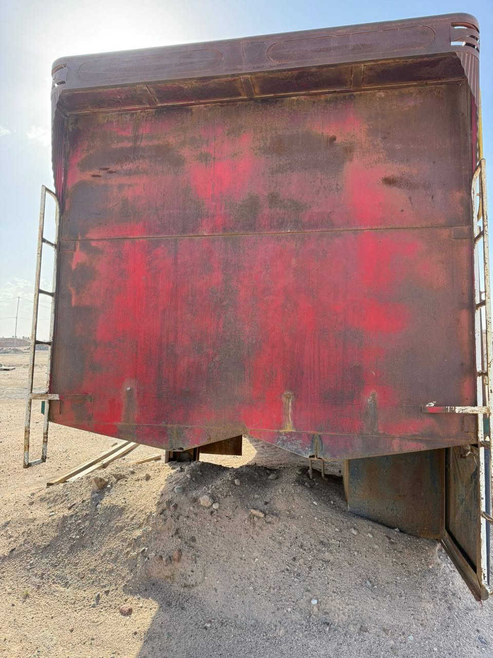 سلام عليكم بدي جديد طول 7 متر و40 ارتفاع 2متر و25 العنوان البصره الزبير
***********
