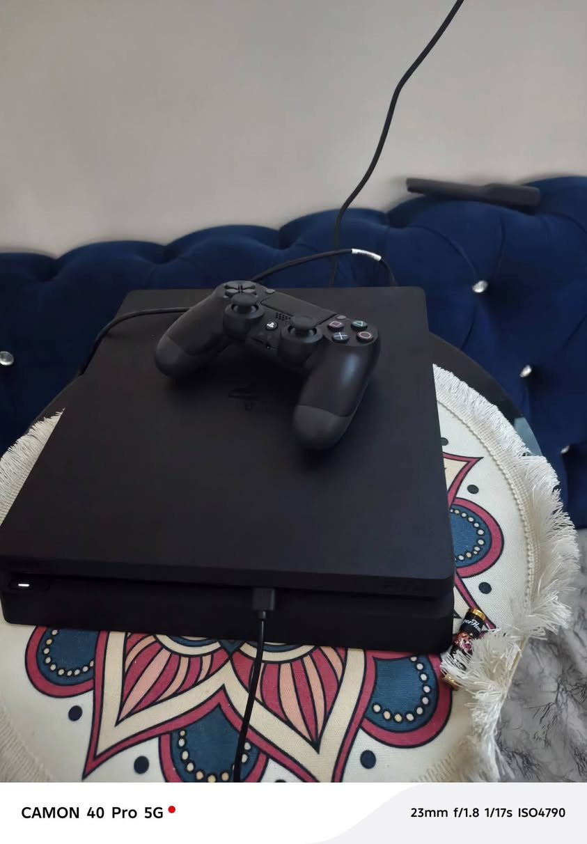 سلام عليكم
بلي فور سلم مهكر نظام ١٢ القرص         سعر ٣٢٥
جهاز نضيف اخو جديد غير مفتوح 
ويه يدات ثنين اصليه ويه ١٠ العاب 
ويه هارد ابو ٥٠٠ كيكه وجهاز هو هم ٥٠٠ يعني عندك تيره
مكاني كربلاؤ طويريج ***********
