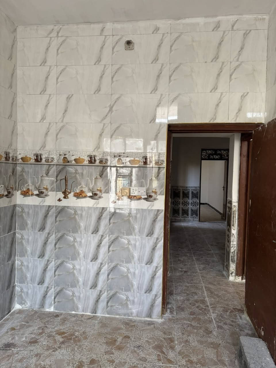 السلام عليكم 
مشتمل للبيع حي الشهداء قرب مدرسة الاعظميه طابق واحد مساحة ١٢٥متر ارضيه كاشي بناء طابوق سعر ٨٠ مليون وبيه مجال للإستفسار ***********او***********
