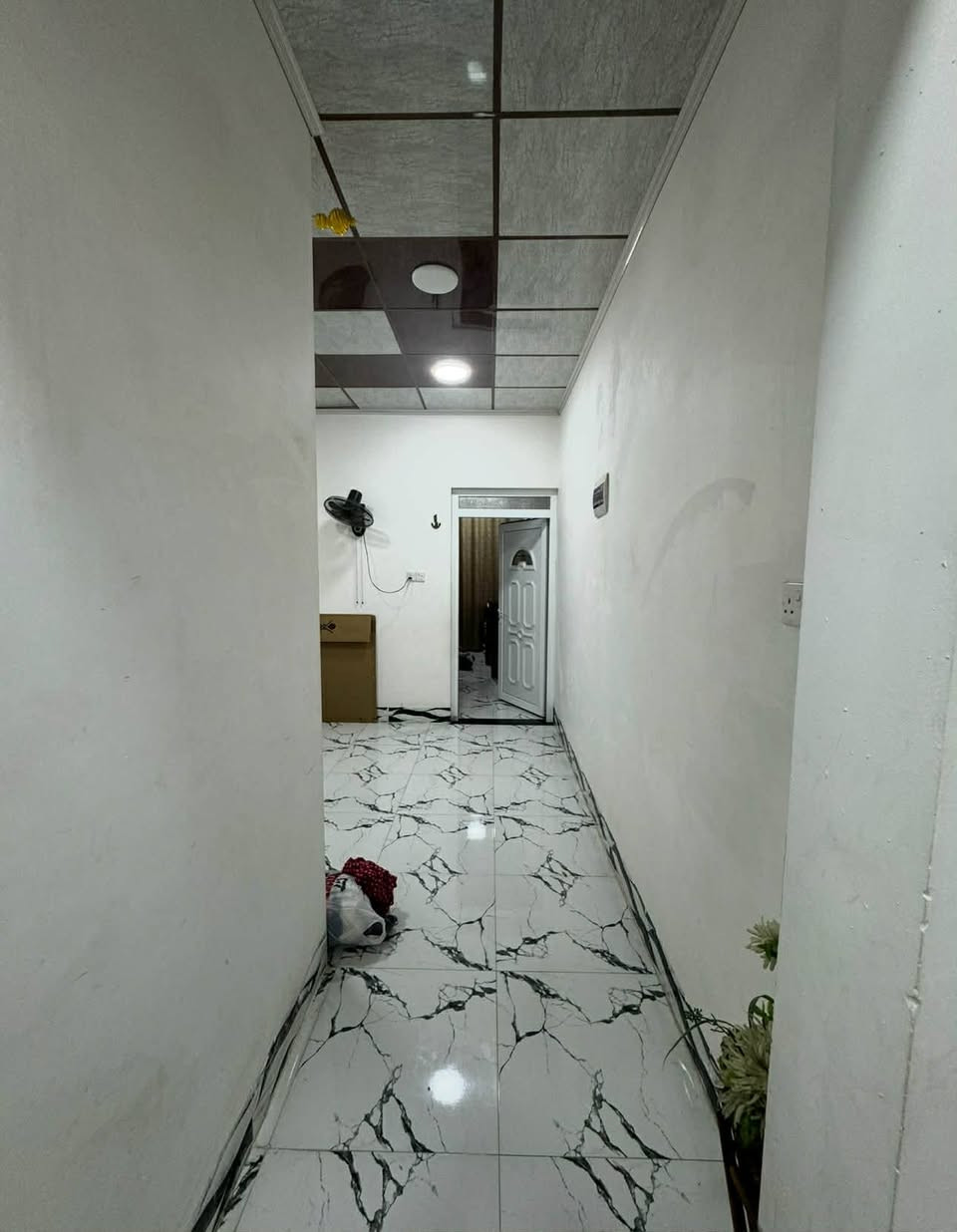 دار للبيع حي الصديق 
مساحة 100 م وتجهه 5 م 
شارع صبه 
اتجاة شروق تام 
سنة البناء 2020
قرب من سنتر بغداد
طابقين 
طابق الاول غرفة نوم استقبال هول مطبخ صحيات 
طابق الثاني غرفتين نوم هول صحيات 
((لمعرفة السعر علق بتم لتصلك السعر)) 
او مراجعه المكتب الكائن في سكر قرب من مجمع الاوربي 2
او الاتصال على الارقام التالية 
***********
***********
((ملاحظه لانتعامل برفع سعر العقار نجمع البائع مع))
