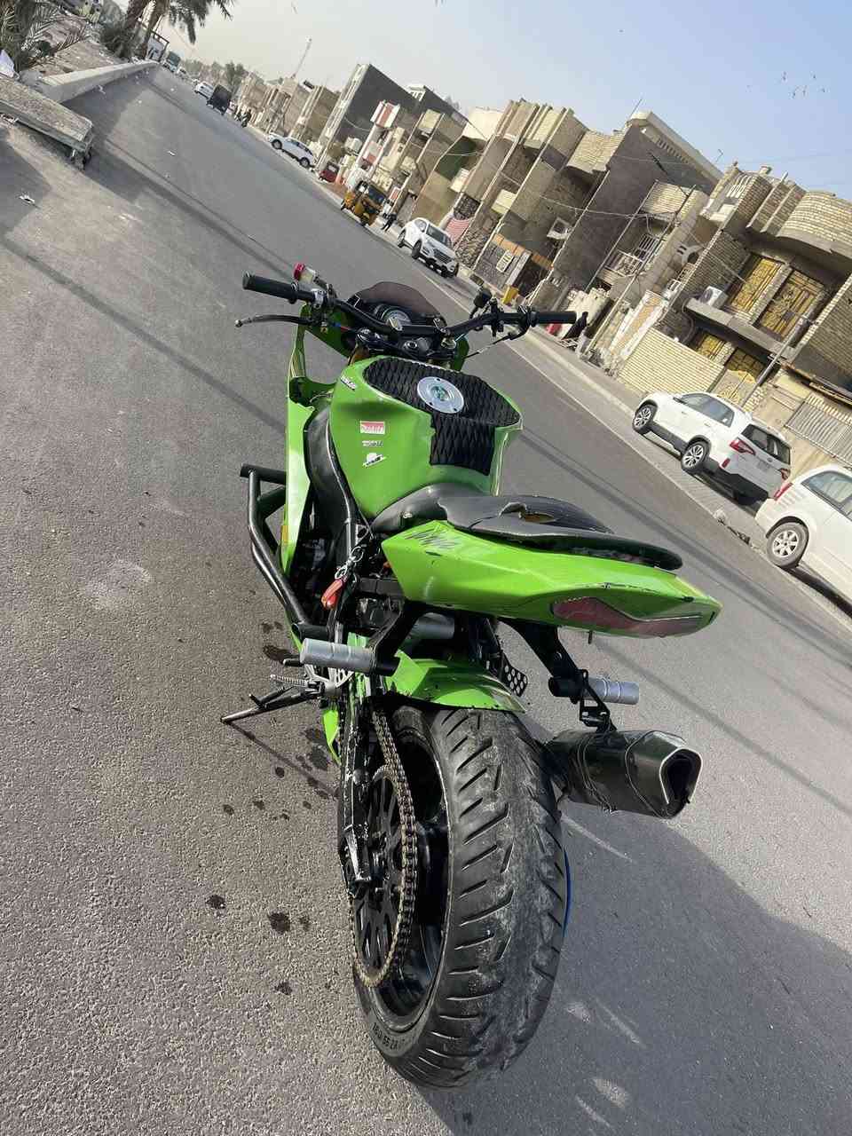 سلام عليكم كاوسكي الفين 4مكينه 663 دراجه جديده حماوه طبيعي بس بيه صوت مال زنجيل دراجه نكره سعر 14ونص رقم ***********
