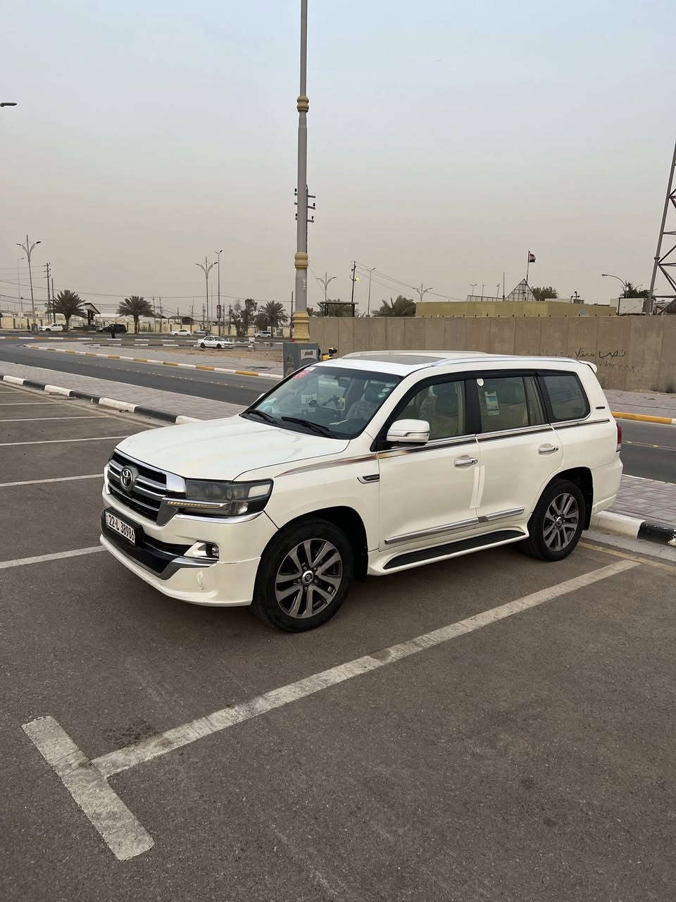 السلام عليكم
لاندكروز جكساره  2014  محدثة 2020   رقم أربيل باسمي مكينة 6 سلندر سيارة خير من الله مصبوغه حزام مكان السيارة كربلاء الشراي نتصل رقم الهاتف ***********
