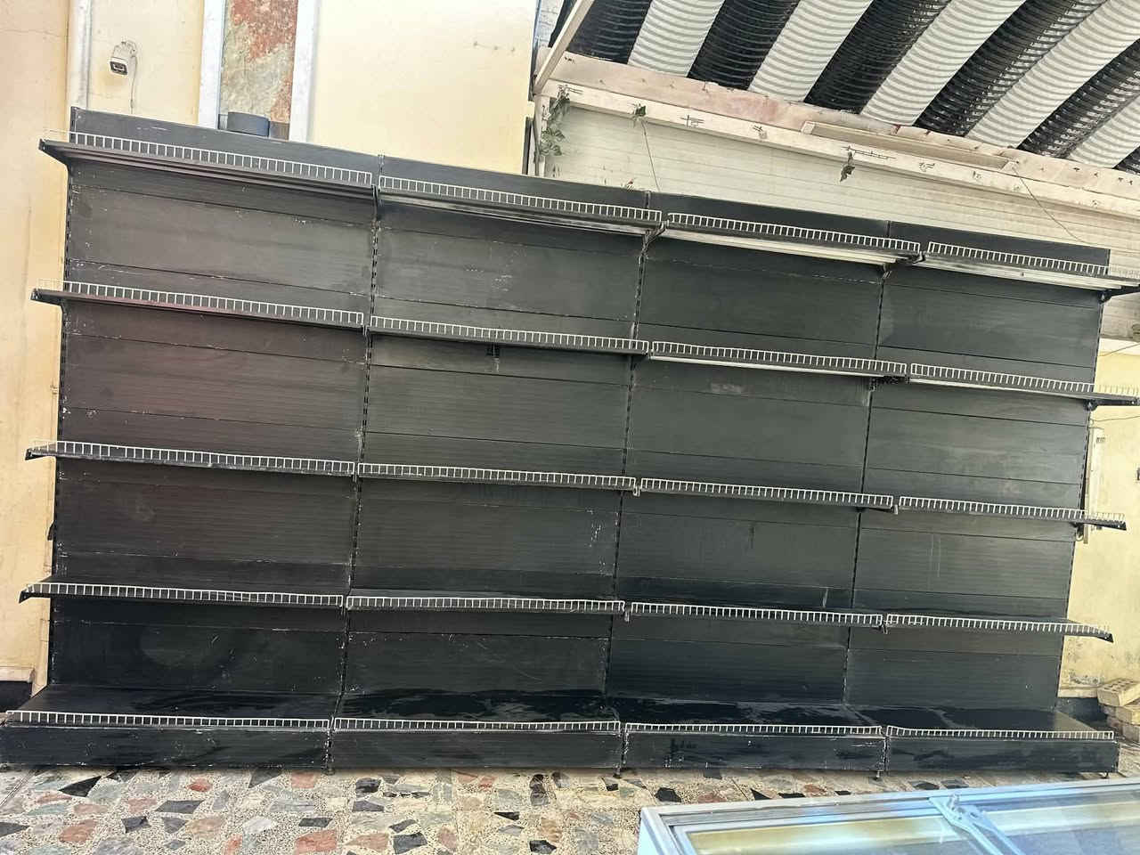 رفوف جداري تركي الاصلي متر 5 ابو جسرين استخدام قليل نضافته فول عنوان بغداد  موجود واكو توصيل محافظات الاتصال على الرقم ***********
