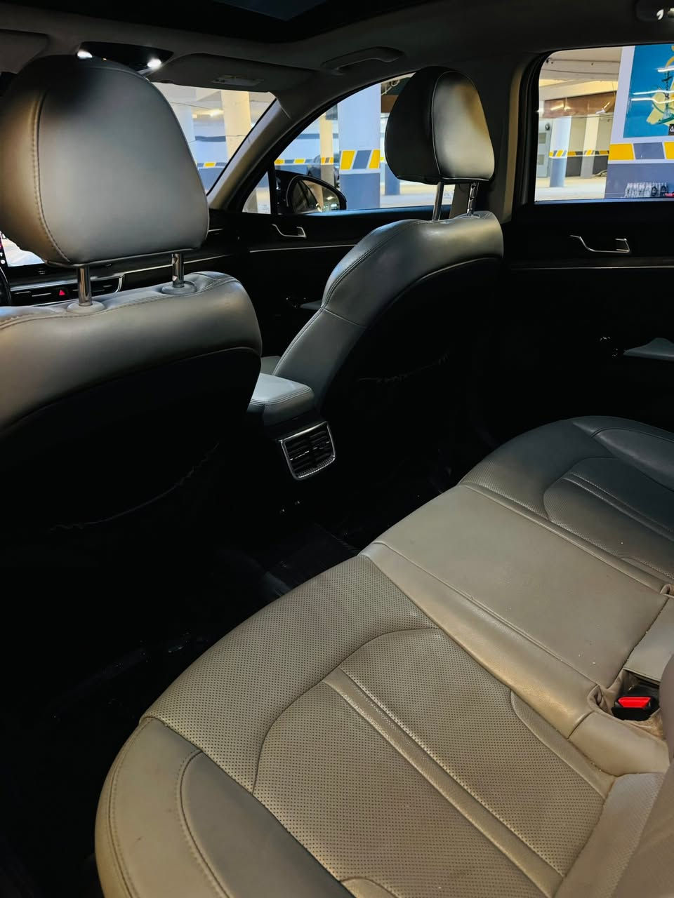 K5 2022
السياره ex اعله مواصفات بالكي فايف (اعلى من gt line)
كشنات جلد تدفئه تبريد+ خزن ميموري 
كامرات ٣٦٠ (اربع كامرات)
سستم صوت bose
سقف بانوراما
مري قلاب
تحديد مسار
ستيرن هيتر 
قطعتين تبريد
رادارات امامي خلفي ونقطه عمياء
محرك 1600 تيربو 
كير ٨ نمر
وباقي المواصفات المعروفه 
السياره حادثها سطحي بدون ايرباك جاملغ امامي وبابين ونص جاملغ خلفي 
السياره كلش جديده ونظيفه 
  واتساب ***********
