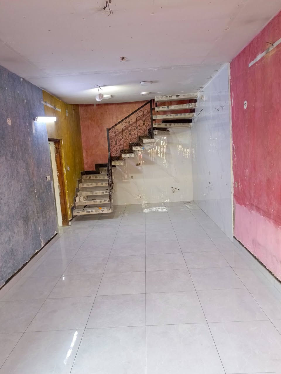 السلام عليكم تم انجاز عمل لوح بالمادة اللاسقة قبل وبعد في دار الاخ والصديق حيدر محمد الطيب في منطقة الشالجية ترميم قبل وبعد اتمنى ينال اعجابكم 
*********** ابو مصطفى
