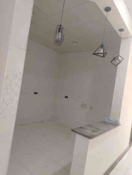 شوف تفاصيل هذا البيت 👇🏻
#جنس_العقار:: طابو ملك صرف عرصة 
#المساحة::: الواجهة 5م والنزال 20م = 100م
كونكريت / البيت فارغ وجاهز للسكن
#المحتويات:: طارمة مجمع صحيات خارجي
أستقبال صالة مطبخ موزع صحيات داخلية
غرفة منام درج دائري اضافة إلى منور .
#الخدمات :: ماء كهرباء مجاري أنارة رصيف
شارع 10م مدارس مقابل البيت منطقة سكنيه
يبعد عن منتزة طلاع الحمزة الترفيهي 100م
#السعر:: 85 مليون وبي مجال بسيط
#العنوان:: إبي الخصيب - طلاع الحمزة 
#للأستفسار::  رقم الهاتف :: واتساب
***********
