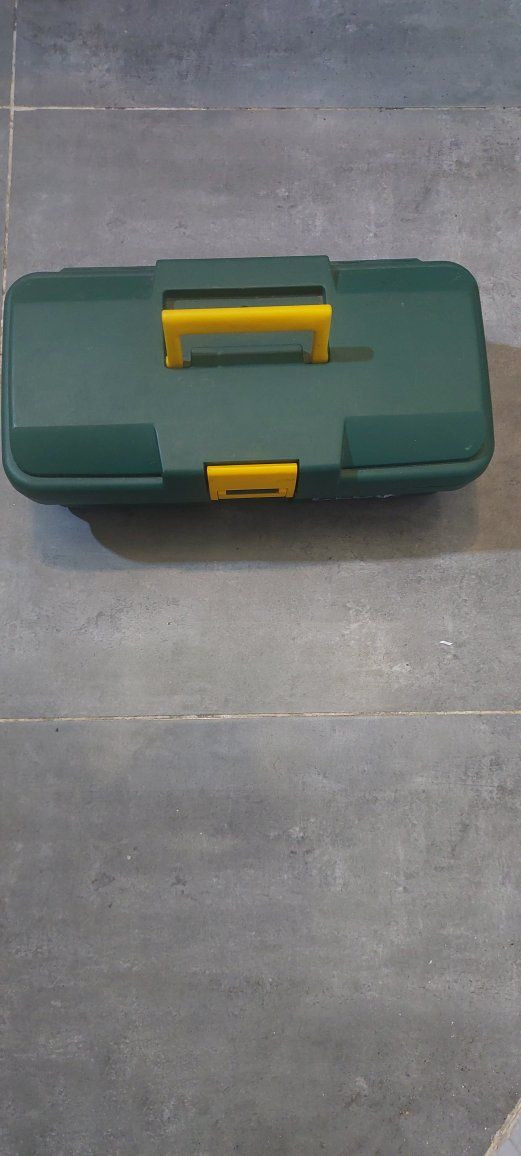 السلام عليكم عدد اصلي للبيع السعر والحجز على الواتساب او الخاص ***********
