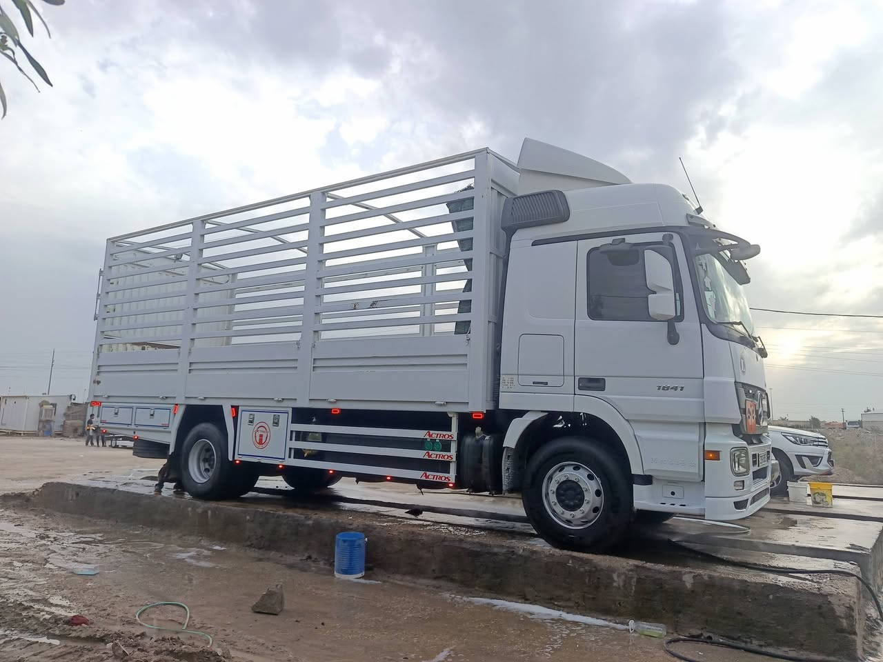 اكتروز البيع حواجب موديل 2009
*********** مكان سياره واسط الكوت
