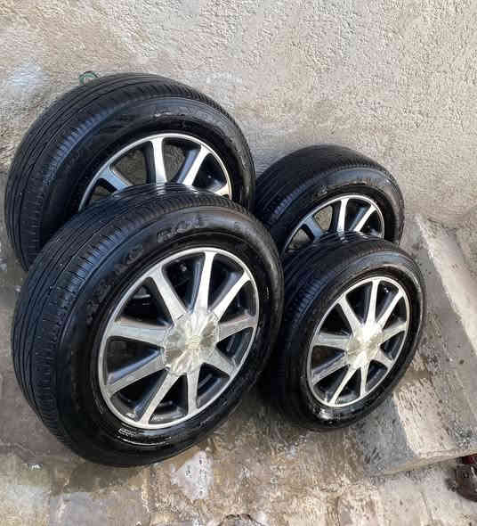 سلام عليكم للبيع ويل كبّ نجمه حجم ١٦ تخم تاير نضيف جداً سعر ٤٠٠ مكاني كربلاء
***********
***********
