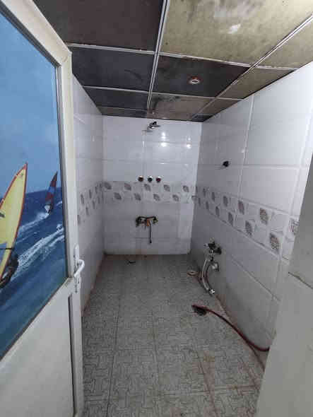 دار 100 متر مربع حي العسكري لليجار 3غرف وصاله ومطبخ وستقبال وتخاريج ايجاره 250 الاستفسار ***********
