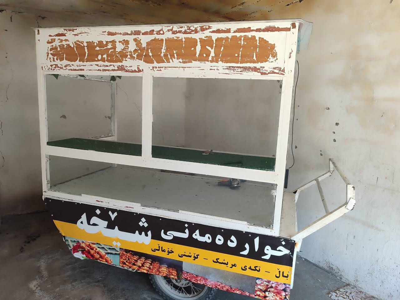 ئەم عەرەبانەیە بۆ فرۆشتن زۆر بع عەیبە و تایەی تازەیە ..بۆ هەموو شتێک دەبێت یەک بە دوو وە.... شارەزوور  مشتەری مەسج بکات


**إذا كنت صاحب هذا الإعلان وتريد حذفه لأي سبب، رجاءا أرسل رسالة إلى الدعم الفني**