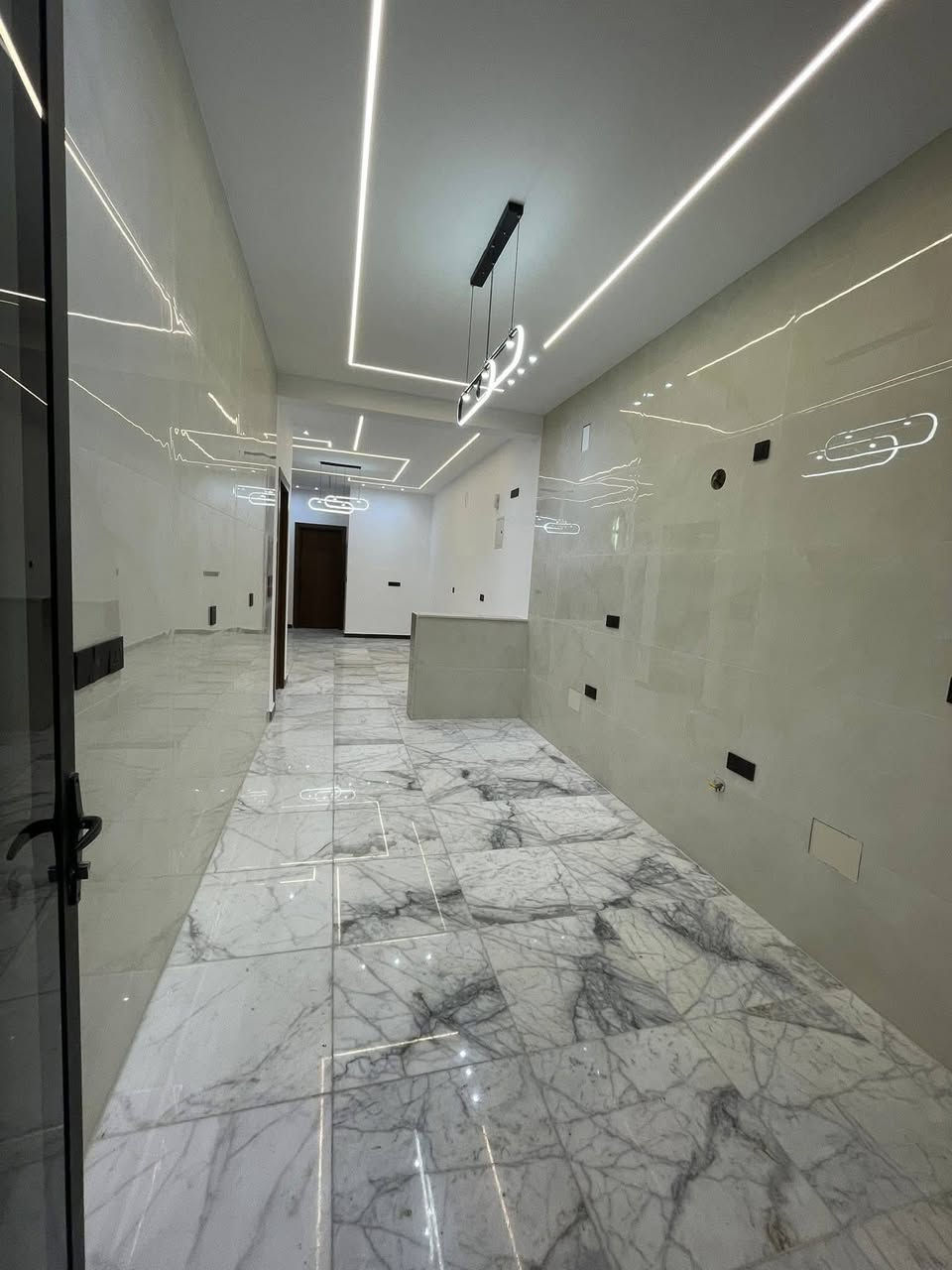 🏠 فرصة عقارية رائعة في السيدية!.

 #للبيع  بيت بطراز مودرن  في قلب  #السيدية 🔥

📍الموقع الدار : مربع تبوك  

🏡 تفاصيل العقار:

 • المساحة: 140 م²
 • الواجهة: 7 م
 • النزال: 20 م

✨ التقسيم الداخلي:
الطابق الأول: صالة معا خدمات ضيوف + مطبخ + حمام + غرفة نوم  
الطابق الثاني: 3 غرفة نوم  +حمام  
الطابق الثالث: غرفة نوم + حمام             

#للاستفسار__والتواصل:::::::::

الاتصال على الارقام التاليه...
***********
***********
***********
