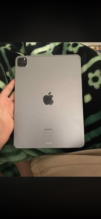 ايباد m2. 2023  بطاريه 93 جهاز نضيف جديد كلش