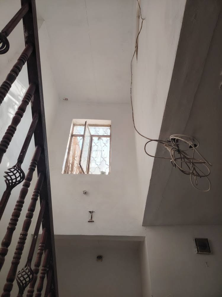 كربلاء ..بيت ١٠٠م طابق ونص ..
♦️ غرفه نوم عدد ٢ واستقبال ومطبخ وصاله كبيره  وصحيات ومنور خلفي وطارمه كبيره وصحيات منفصله ..بيت نظيف عكاده ..شارع عرض ٨متر خدمات مجاري متوفره ..يبعد ٣٠٠متر تقريبا عن شارع تجاري وخط باب الحسين كوسترات ..٥٠٠دينار لباب الحسين ..طابو زراعي سند ٢٥ إقرار محكمه من المالك مباشرة ..سعر ٦٥مليون وبي مجال للتفاوض ..للاستفسار مكتب الأوس للعقار ابو سجاد*********** ابو وائل *********** كربلاء, العراق
