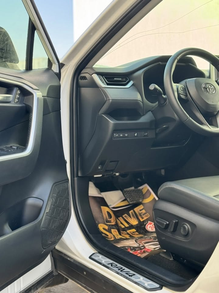 🚗 للبيع | تويوتا RAV4 Hybrid XLE Premium موديل 2024 وارد أمريكي تصنيع اليابان بحالة ممتازة جداً.

✅ محرك 2.5 هايبرد 
✅ مواصفات XLE Premium المميزة

✅ياباني اصل (made in japan)

السيارة نظيفة وجاهزة للاستخدام، والفحص .
💰 السعر: 255$ قابل للتفاوض
* اللون ابيض صدفي
* الممشى (15 الف ميل فقط)
* خشم البنيد ونصف الجاملغ بارد +رش على كدة
* بدون تبديل اي قطعة من اجزاء السيارة لامن الكشر ولا راديترات او غيرها

للاستفسار التواصل على الواتساب
***********

JTMB6RFV9RJ063328
