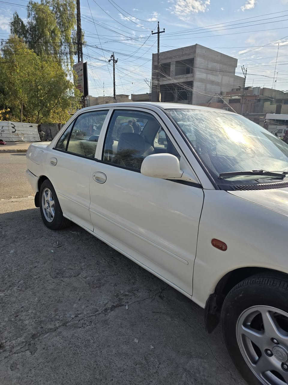 بروتون 2004  اوتوماتيك سيارة بأسمي سنوية جديدة  شرط التحويل
تبريد شغال
دواخلها وبطاينها نظيفة ما بيها صبغ او زنجار 
تايراتها جديدة 
باتري  جديد
بوند مبدل ومصبوغ ضربتها ما واصلة التكمة
كهربائيات شغالة
السعر ٥٠ ورقة وبيها مجال 
مستعجل ع بيعتها ما شاري لا تخابر وتنطي كلام سيارة مال جناي 
مكاني حي النور 
***********
