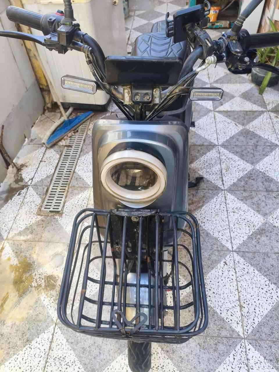 دراجه R9 خمس بطاريات الكبار صحت البطاريات فوك النص مبدل عقل رياضي مستعجل على بيعته السعر 400 و بيها مجال للستفسار *********** بي واتساب

