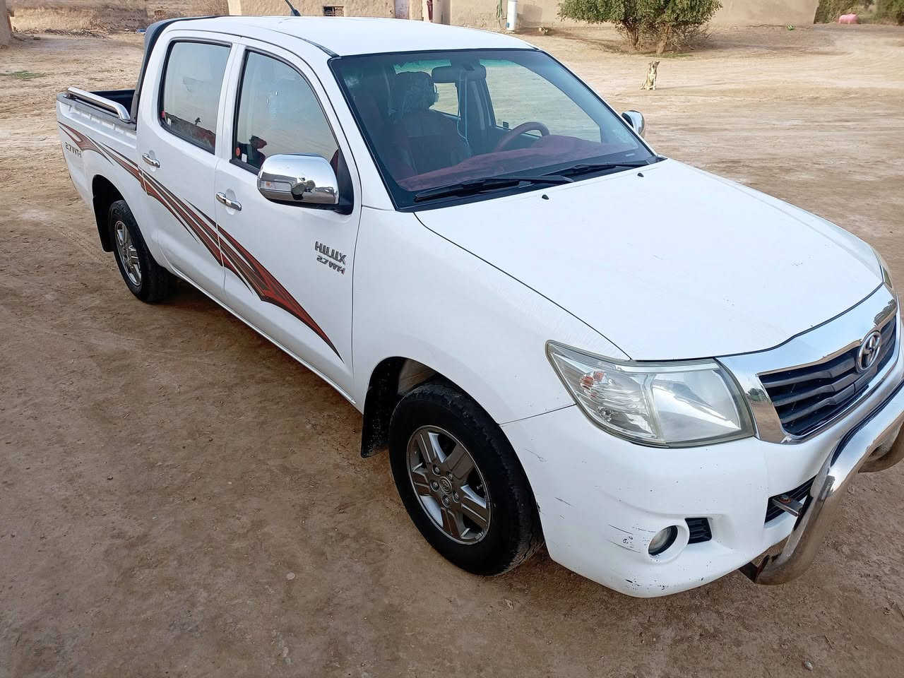 هايلوكس موديل 2014 مكفولة كفالة عامة كير اوتماتيك تخم تاير جديد شاصي 19 سيارة خير من الله مال جناي  رقم واسط باسمي  *********** _ ***********
