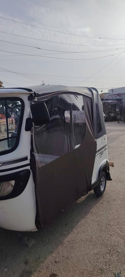 سلام عليكم بيع مستعجل تكتك2022 تي في اس كبل الشارع جاهزه مكفوله كافاله عامه المكان  واسط قضاء الحي رقم الهاتف 0788 677 5356
