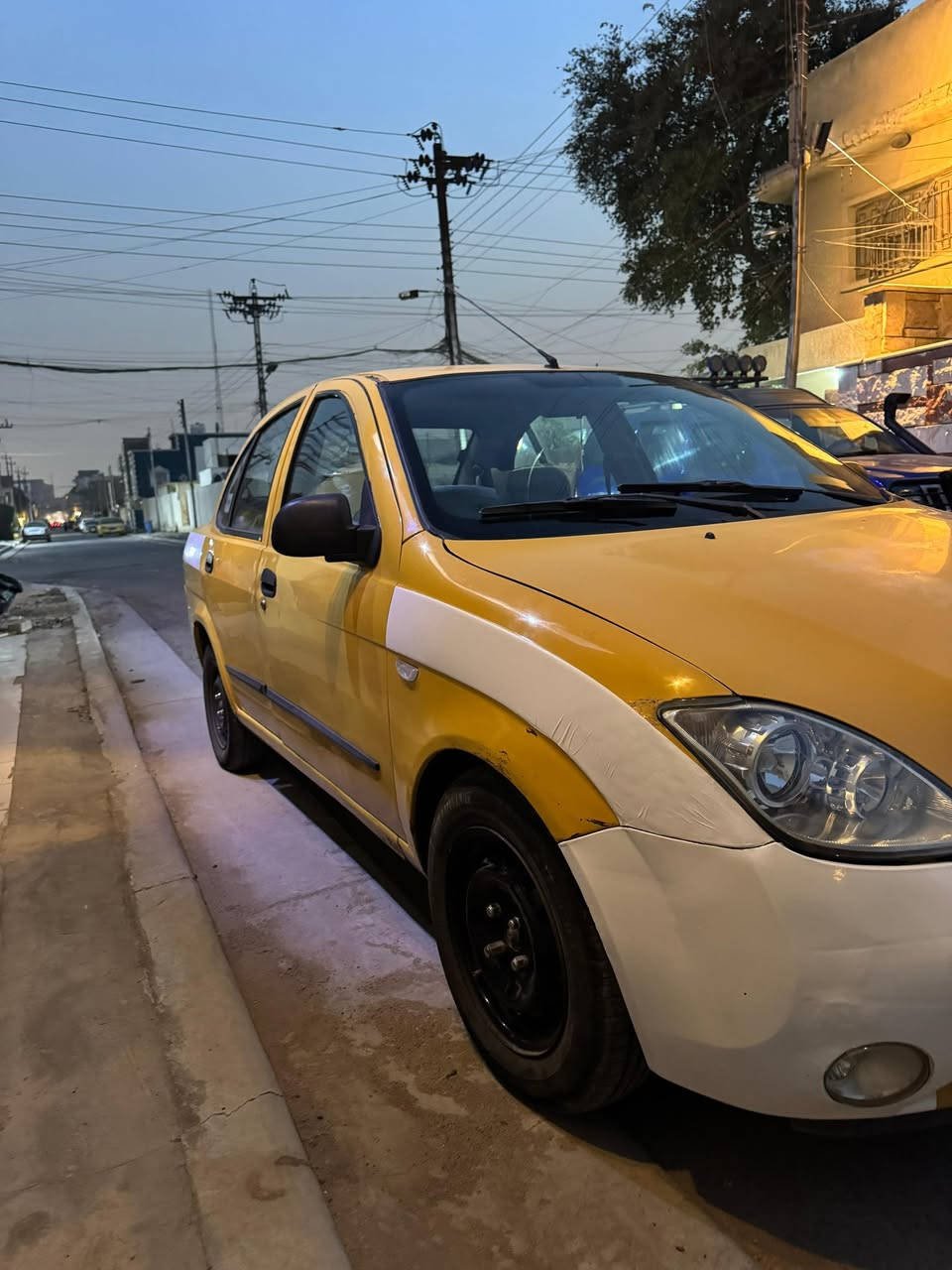 سلام عليكم 
بغداد منصور  رقمي ***********
2017 سنويه جديده 
سياره طيبه مكينه جديده وكير جديد وتبريد كوله جديد كمبريسر فريز وراديترات 2 تبريد ثلج وبسمي ومصفره سياره للبيع 38
