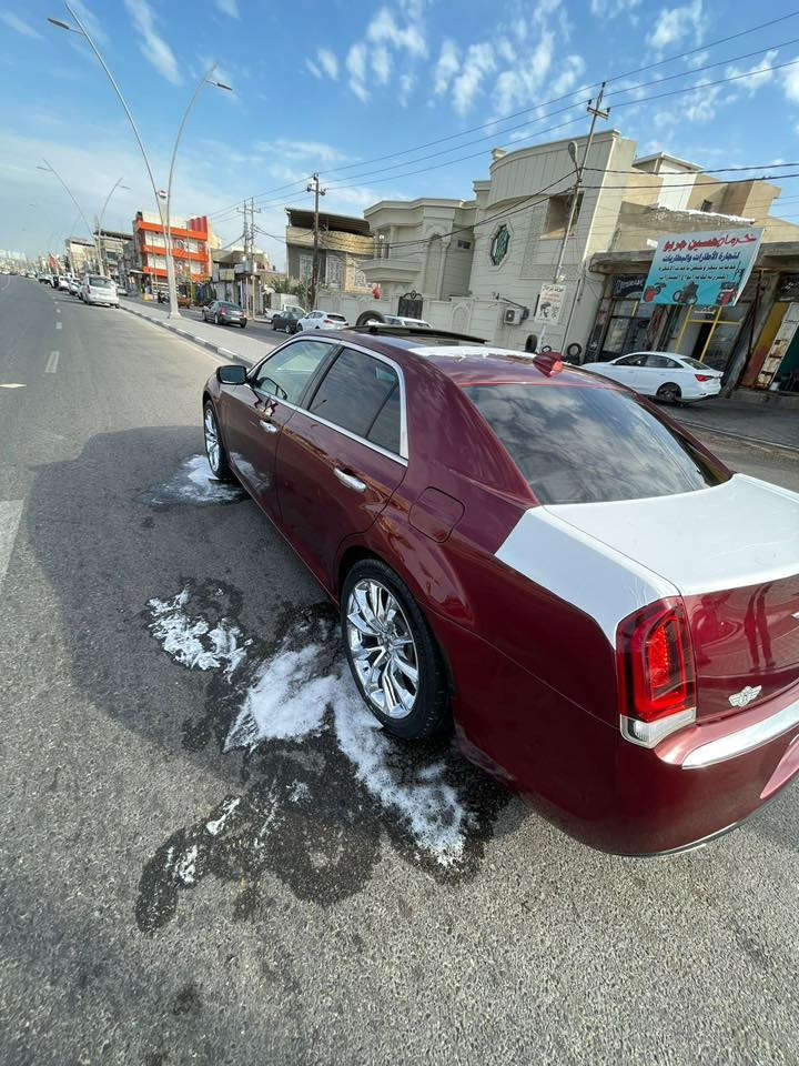 سلام عليكم اوباما حاويه موديل2017كفاله من الكص  حادثهه جاملغ وبنيد فووول موصفات مكانهه بلبصره هاتف***********
