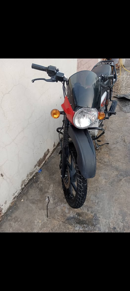 بوكسر 22نازله بل 23 مكينه بلاديه ما مفتوحه يردلها تعديلات بسيط يعني بريك هيج شغلات استهلاكيه لان الدراجه طابكها ما اطلع بيها قليل الدراجه اوراقها جانت ضايعه بس طلعتها اوراق يعني بس ترقم الدراجه نضيفه منزلها عل ايدي من الشركه السعر مليون و350
***********
