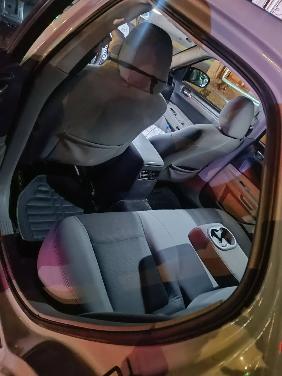 السلام عليكم أوباما موديل 2007
تخم تاير حداديه تبريد كهربائيات كامله سياره صبغه عامه للجماليه  كير مكينه ٣٥٠٠ رقم بصره مشروع وطني سنويه ٢٧ 
سعر 115$
هاتف ***********
         ***********
