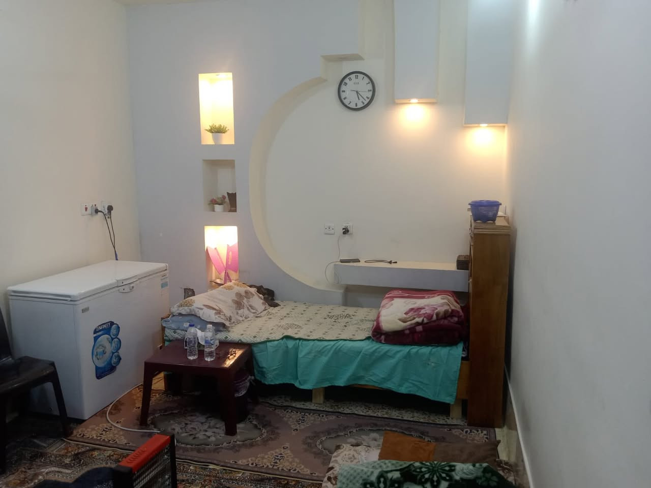 السلام عليكم بيت جسر ديالى القديم قرب الطاقه قريب على صيدليه الكوثر الأفرع المغلقه قريب عن شارع مساحه١١٩م طابقين الاتصال ***********
***********تحياتي
