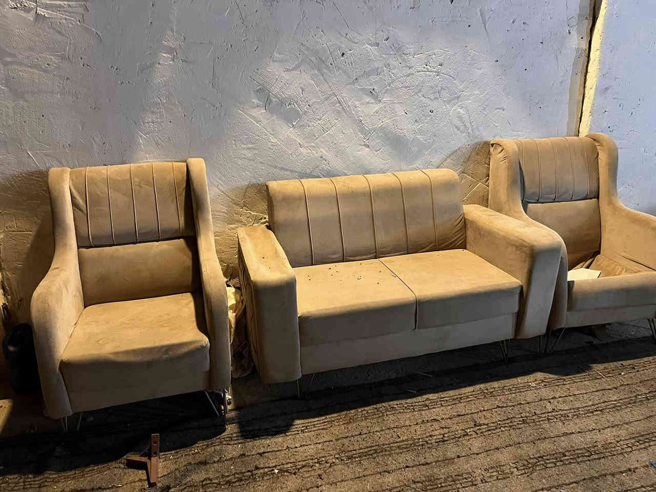 قنفا و٣ كراسي مستعمله للبيع  ١٧٥ العنوان عباسيه مقابيل
مدرسه سما النجف تواص ***********
