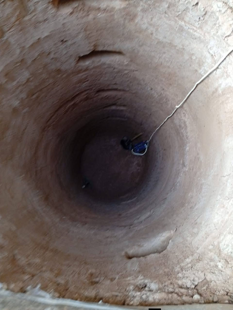 سلام عليكم 

عدنا من جديد كلشي نشتغل ‼️‼️. 

 (شغلك ويانة سهل وممتع)♥. 

1_ حفر بير 🌹. 
2_ تفليش بيت 🌹. 
3_ بناء حائط سياج 🌹.
4_سحب لاين ماء فقط الحفر 🌹. 
واي شي يخص الحفر والبناء وتفليش نشتغل الاستفسار الاتصال على الرقم ***********
