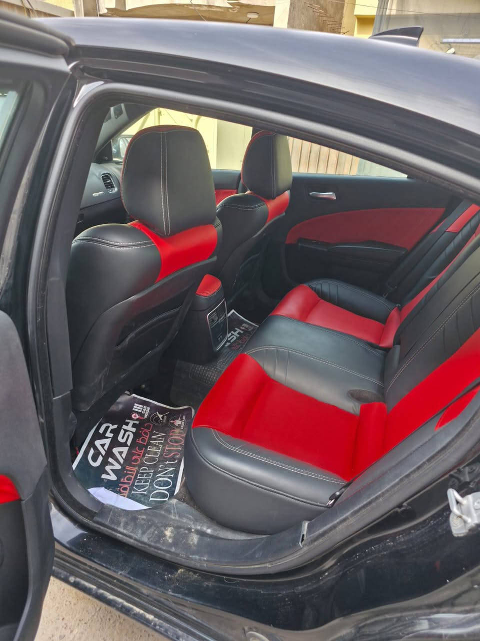 سلام عليكم من رخصه الادمن 
جارجر موديل ٢٠١٨.      باسمي تحويل مباشر هزه جديده رقم انكليزي 
ماشيا 52mi
فول ما عده الفتحه .
حادث سرقه موجود في المنشور 
وهنا بالعراق صار صبغ جاملغ خلفي مع تحديث بنيد ودعاميات srt
مواصفات السياره 
بصمه 
كير طياره 
كشنات جلد 
كشن السائق كهرباء 
مواصفات الفول معروفه ما يحتاج نذكر أكثر 
تختم تاير جديد تاير جديد تبديل دهن جديد ادامه كامله للسياره مسوي 
مكان السياره بغداد حي الجهاد خدمي مطار بغداد 
الاستفسار .
***********
***********
السعر ١٧٧ورقه وبيه مجال الشراي جدا بسيط
