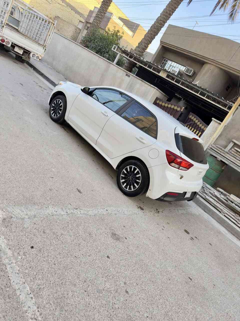 السلام عليكم
كيا ريو موديل 2023 منفيس تترقم بغداد 
وارد خليجي 
حجم المكينة 1400 
كير مكينة صدر تخم تاير جاهزة سيارة 
ماشيه 33 الف 
مكاني بغداد الدورة المعلمين 
***********
