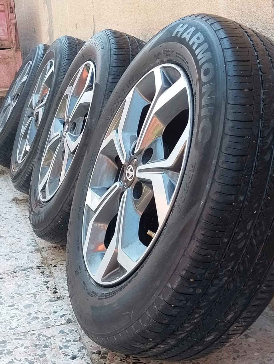 السلام عليكم تخم ويل حجم ١٦ هنه والتايرات نص عمر مكاني قضاء المدينه السعر ٢٠٠ الاتصال ***********
