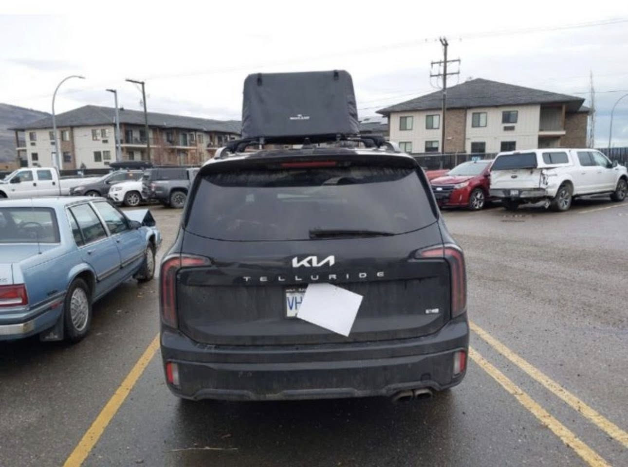 السلام عليكم للبيع كيا تلورايد 2024 
فئة ال SX XPRO فول اعلى شي بدون ايرباك 
بدون راديترات السياره ماشيه 20 الف ميل 
الحادث مثل ماموضح بلصور جاملغ ومقدمه البنيد 
السياره توصل للحره بعد 15 يوم 
 السعر واصل بلحره 190 بدون تصليح وبدون كمرك
لعنده كتاب شهداء يكدر يدخلهة بكتابه  
للاستفسار ***********
