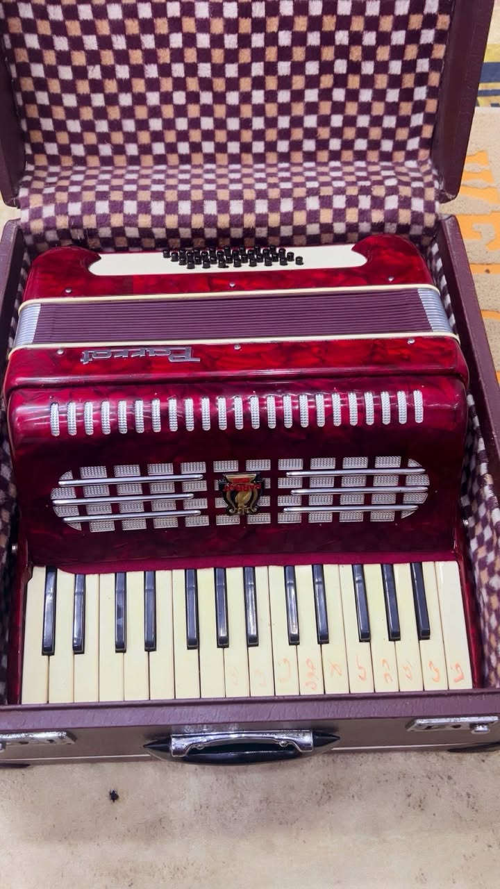 السلام عليكم كارديوان شغال  نضيف جدن بحالة جيدة 
العنوان بغداد مدينة الصدر***********
