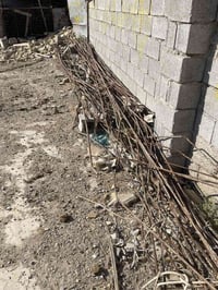 يوجد شيش نضيف للبيع  طول ١٢ متر  وايضاً بي ٦ متر  نضيف  الاستفسار ٠٧٧٠...