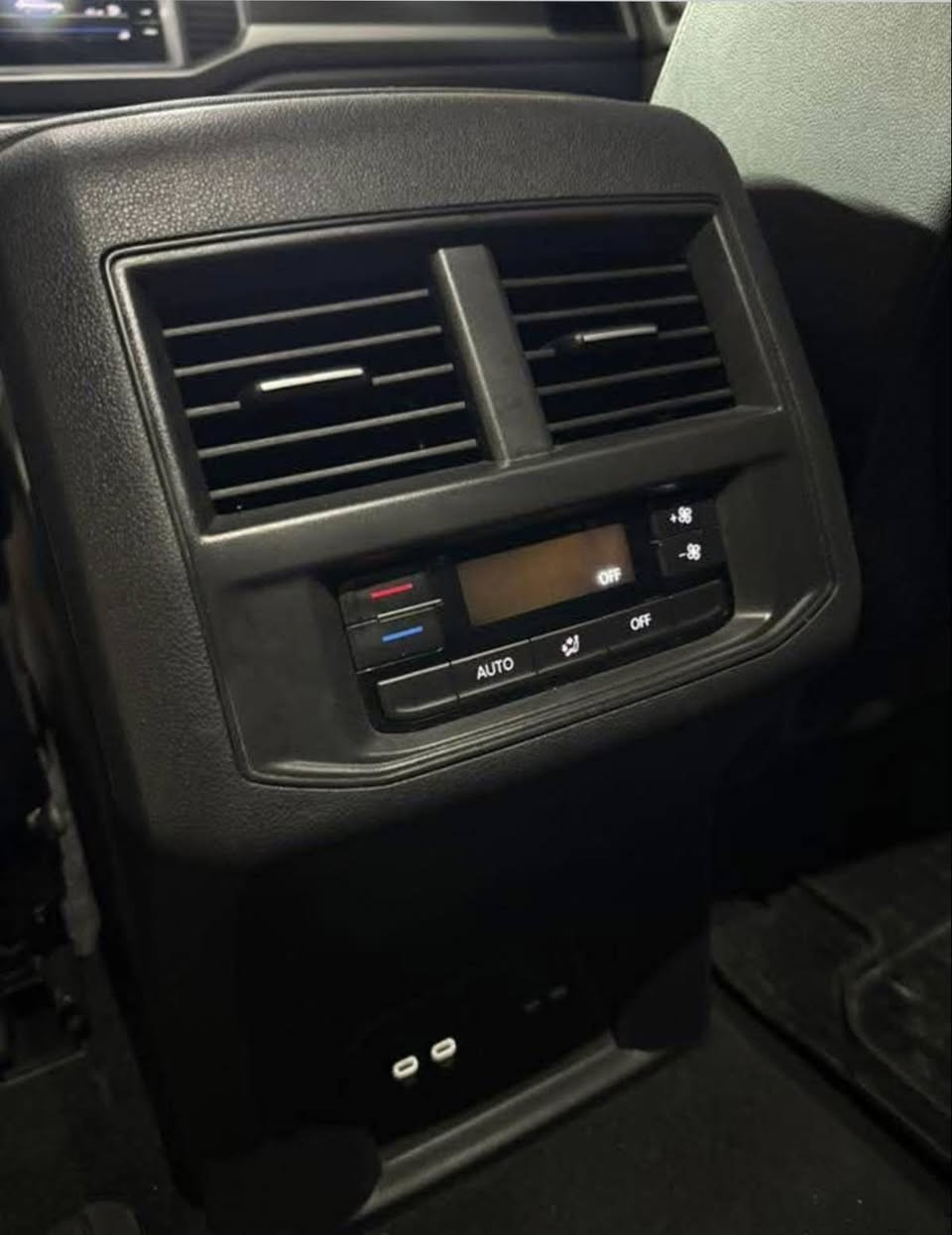 فولكس واكن اطلس 2021 كلين تايتل
6 سلندر 

مقاعد جلد 

7 راكب مقاعد

مقاعد تدفئة

كشنات كهرباء 

بصمة 

تشغيل عن بعد 

جنطة كهرباء 

رادارات امامي وخلفي وجانبي 360 درجة

شاشة كبيرة

وضعيات قيادة متعددة

عدسات لايت متحركة مع الاستيرن

لايتات زنون 

بردات ابواب 

شاحن هاتف لاسلكي واير ليس 

مري شفط كهرباء

نقط عمياء 

حساسات امامي وخلفي 

ليدات امامي وخلفي 

اوتو ستوب اوتو هولد 

تحديد مسار 

كار بلي 

ستيرن تدفئة

هاندبريك بصمة 

انطمة حساسات وتحذيرات وقيادات 

باقي المواصفات معروفة 

السيارة كلين بدون صبغ 
 سونار مرفوق بل منشور 
السعر : 265$ وماكو هيج سعر كلين بكل السوك

***********
